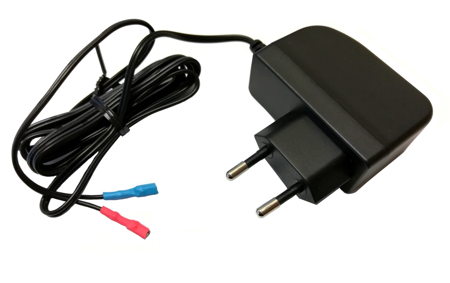 Schwarzes Steckernetzteil mit EU-Zweipolstecker und langem Kabel zu zwei farbigen Anschlussenden (rot/blau). Dieses 12V Netzteil versorgt Geräte wie den Pförtner VSB und dient als Ersatz- oder Zusatzversorgung.