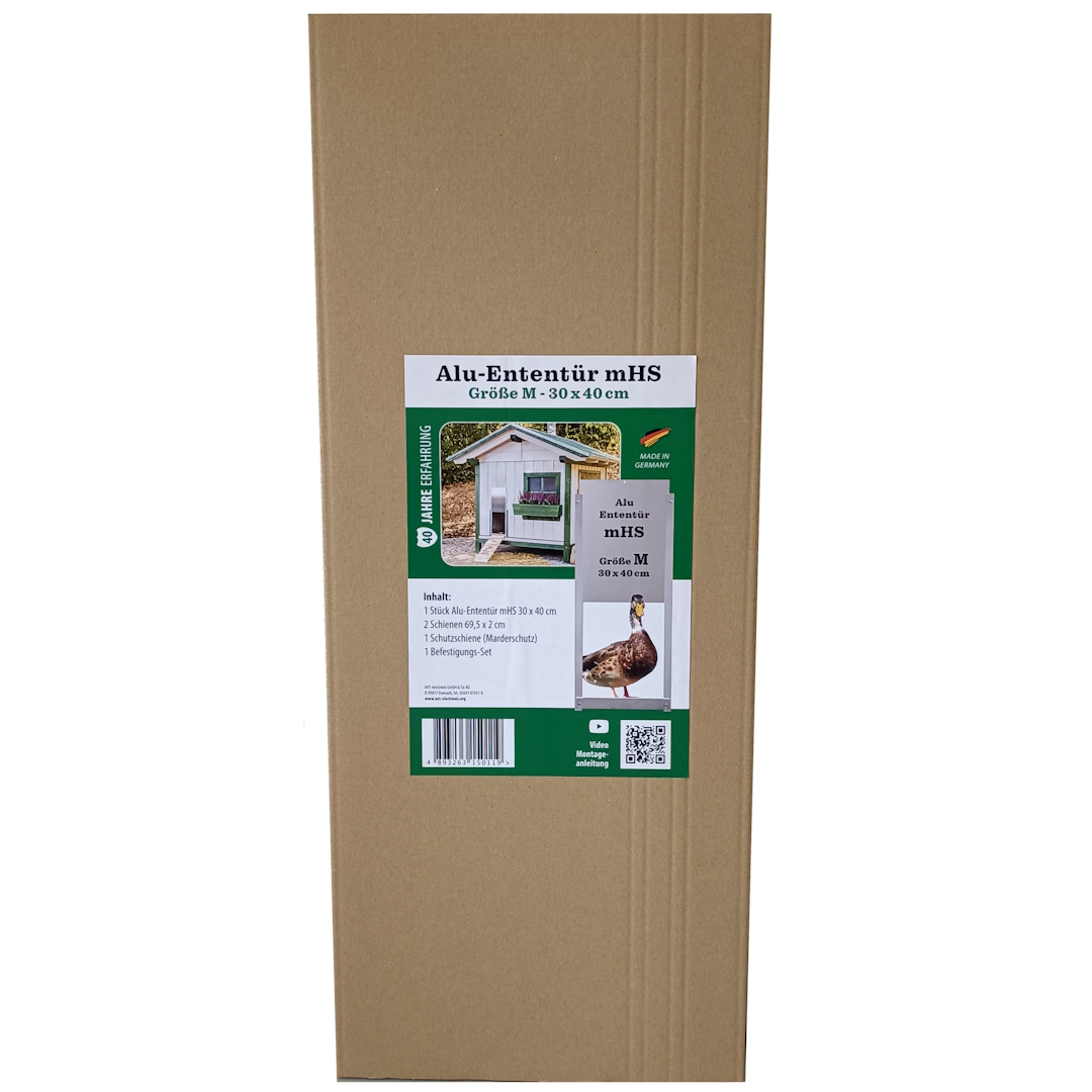 Braune Verpackung für Alu-Ententür Größe M (30x40 cm). Etikett zeigt Tür im Entenhaus mit Ente davor. Enthaltene Teile (Tür, Schienen, Marderschutz) gelistet. Hinweise: Made in Germany, 40 Jahre Erfahrung.